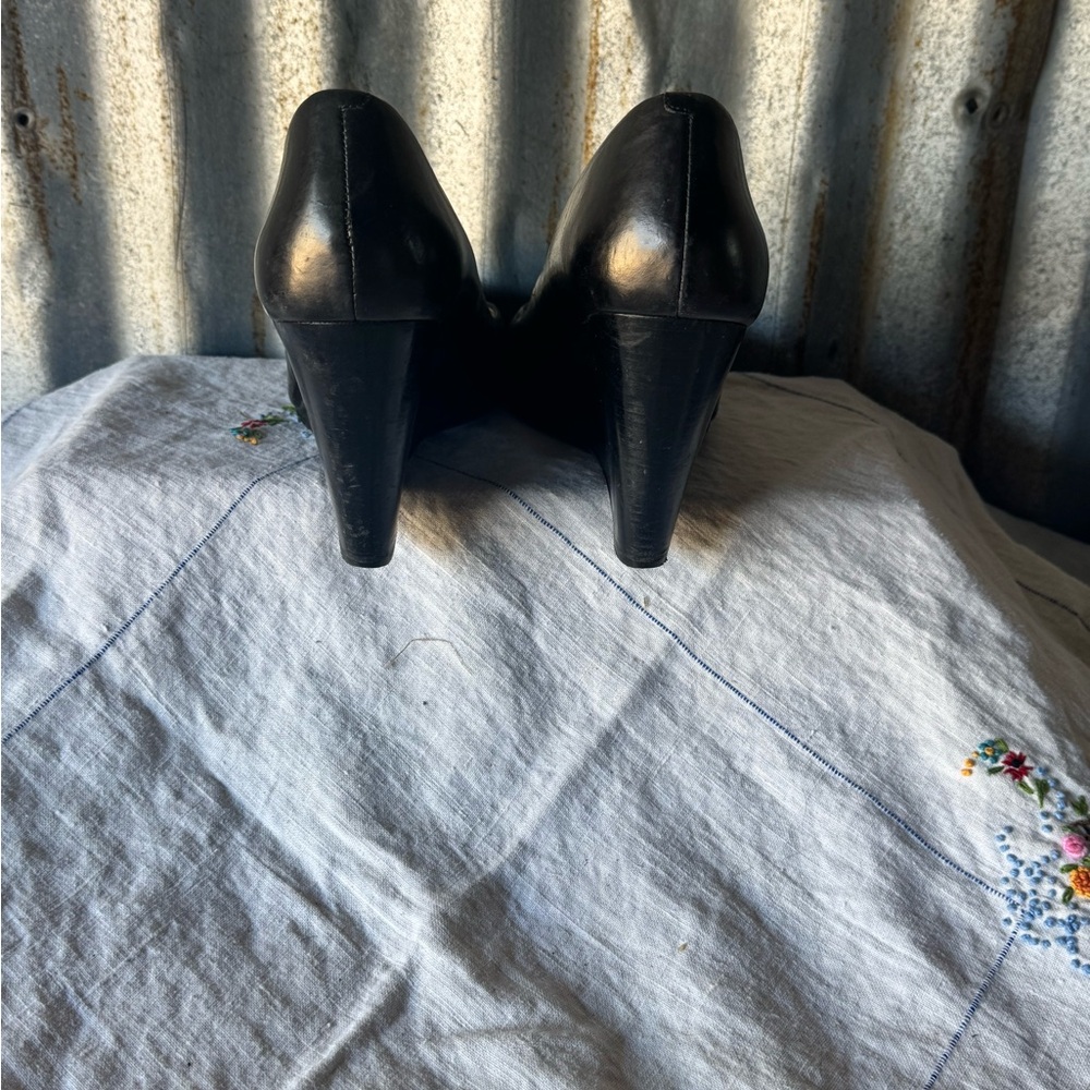Tory Burch Black Wedges with Gold Logo - Picture 4 of 6